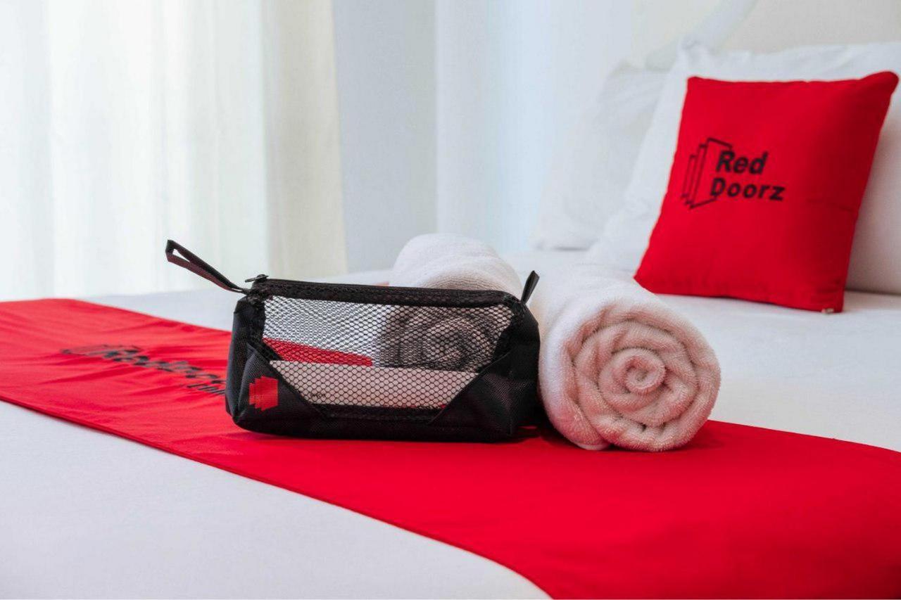 Hotel Reddoorz @ Sekip Medan Extérieur photo