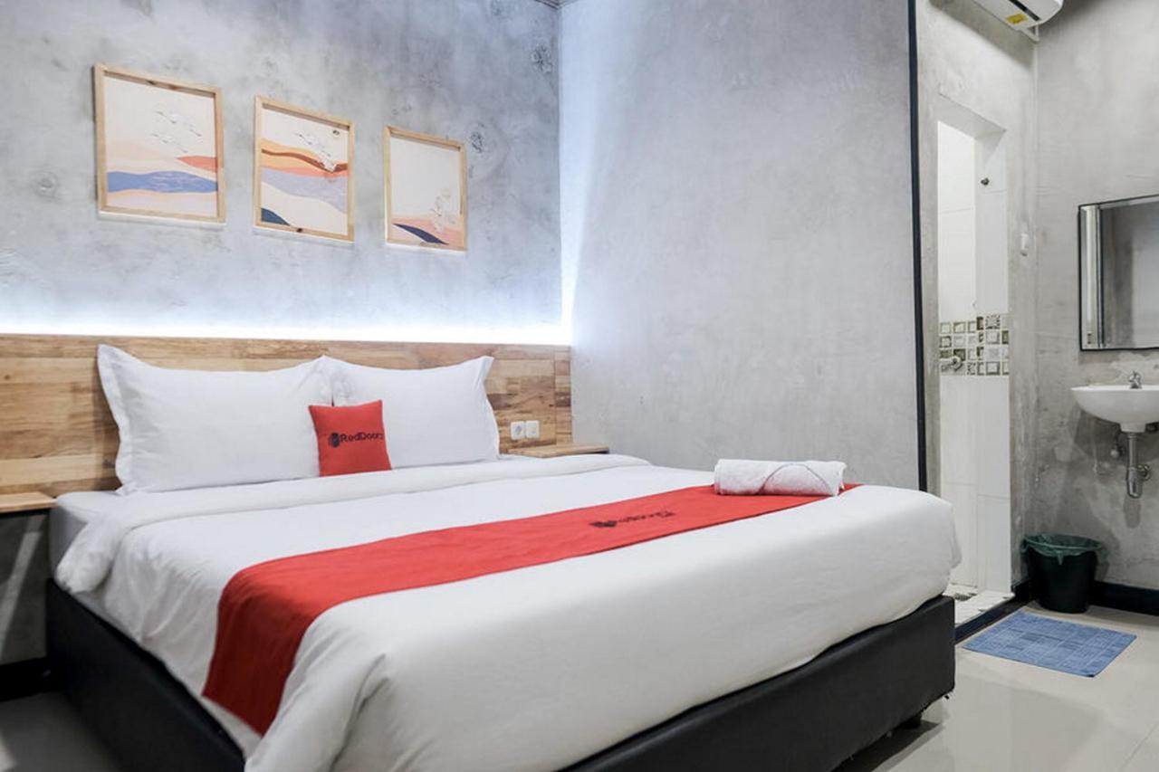 Hotel Reddoorz @ Sekip Medan Extérieur photo