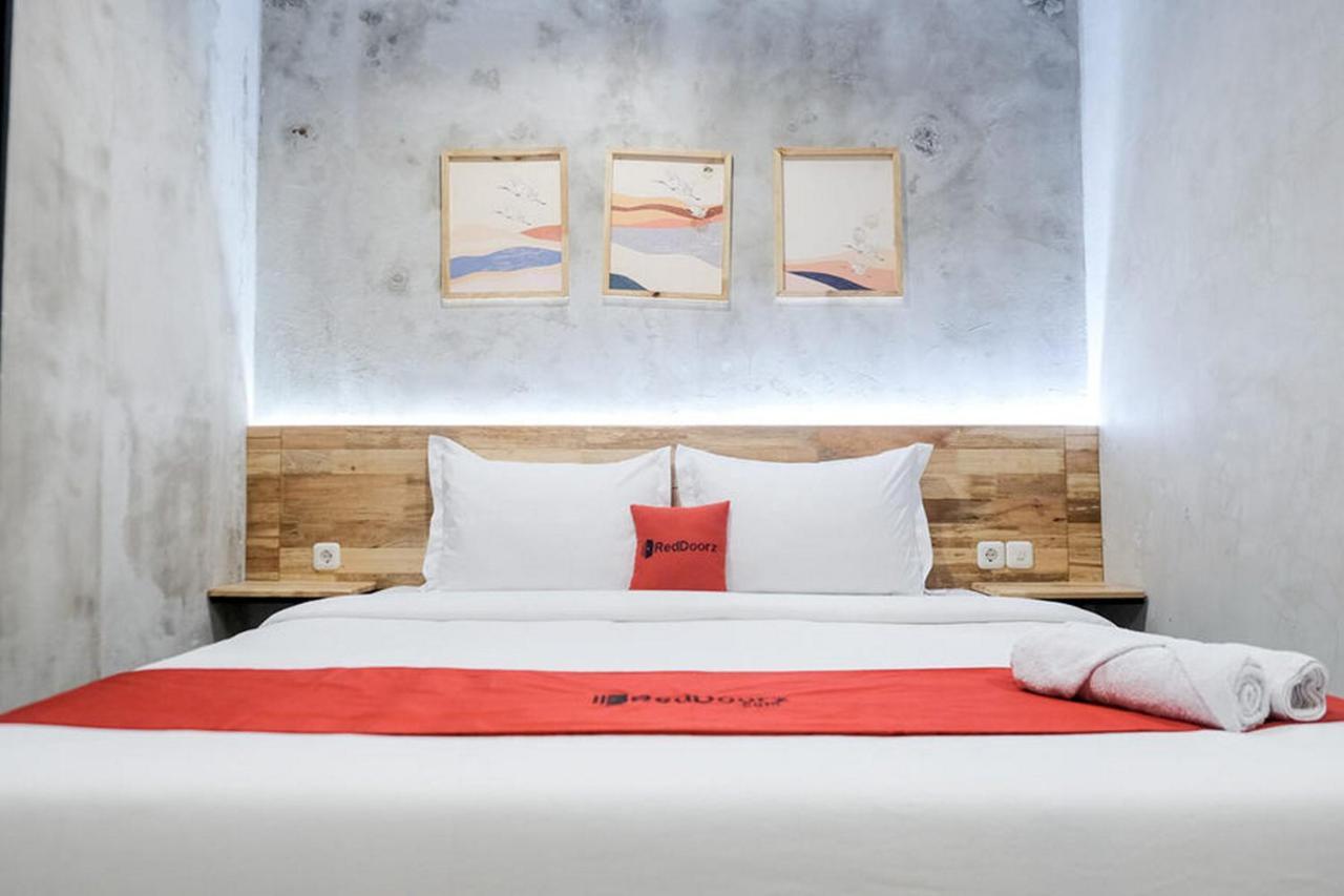 Hotel Reddoorz @ Sekip Medan Extérieur photo