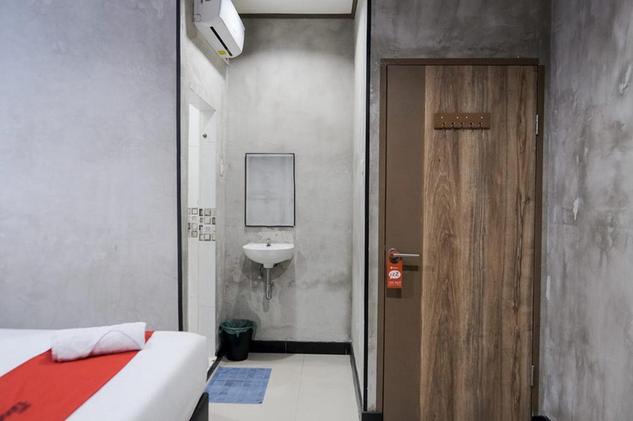 Hotel Reddoorz @ Sekip Medan Extérieur photo